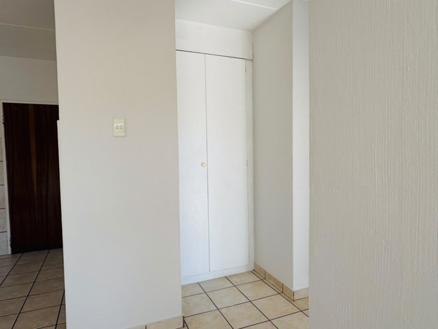 1 Bedroom Property for Sale in Strubensvallei Gauteng