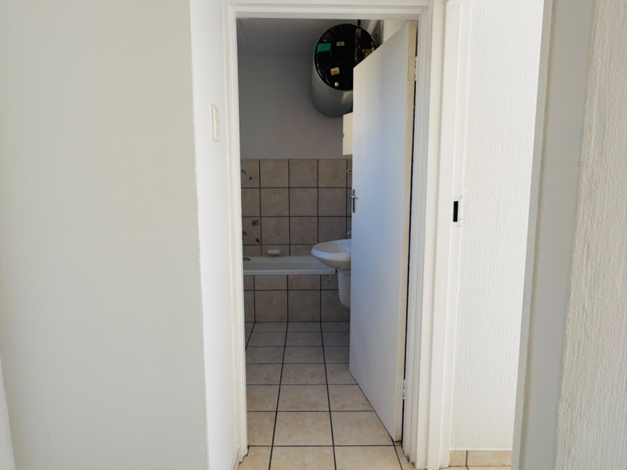 1 Bedroom Property for Sale in Strubensvallei Gauteng