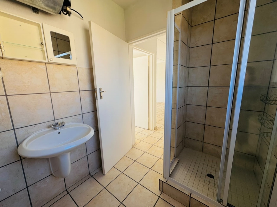 1 Bedroom Property for Sale in Strubensvallei Gauteng
