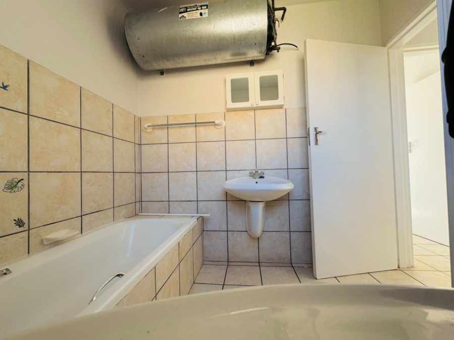 1 Bedroom Property for Sale in Strubensvallei Gauteng