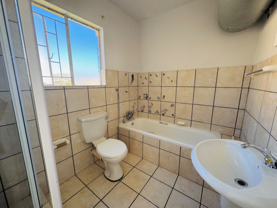 1 Bedroom Property for Sale in Strubensvallei Gauteng