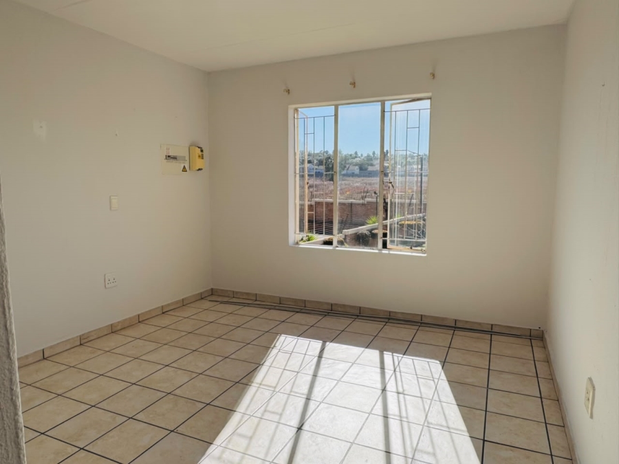 1 Bedroom Property for Sale in Strubensvallei Gauteng