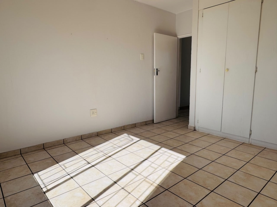 1 Bedroom Property for Sale in Strubensvallei Gauteng