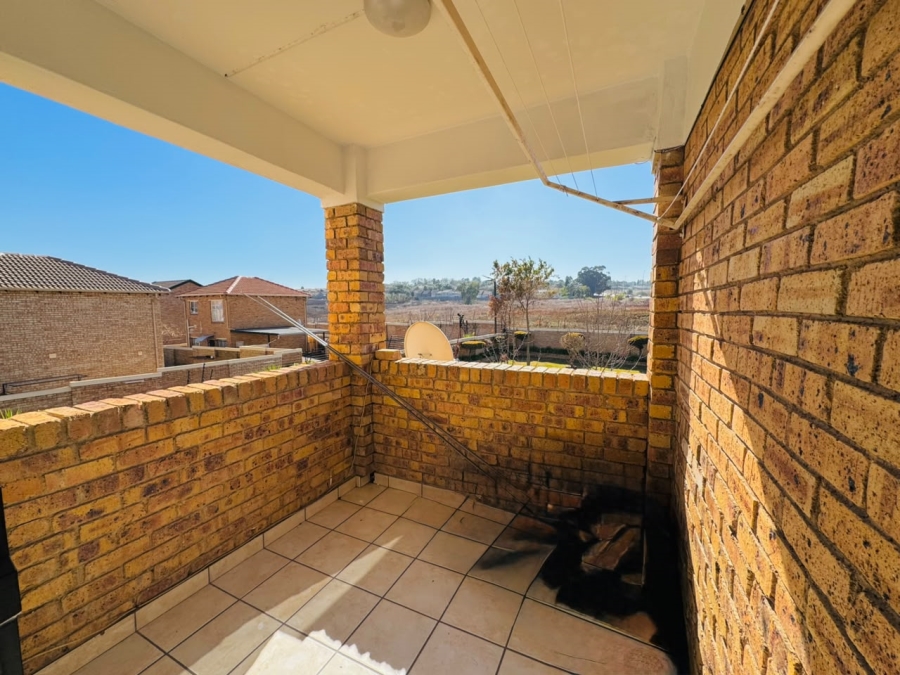 1 Bedroom Property for Sale in Strubensvallei Gauteng