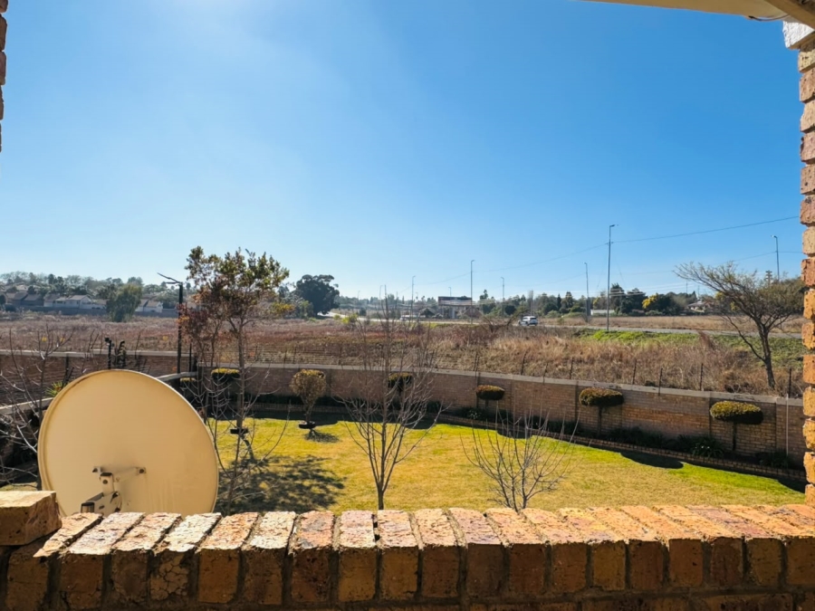 1 Bedroom Property for Sale in Strubensvallei Gauteng