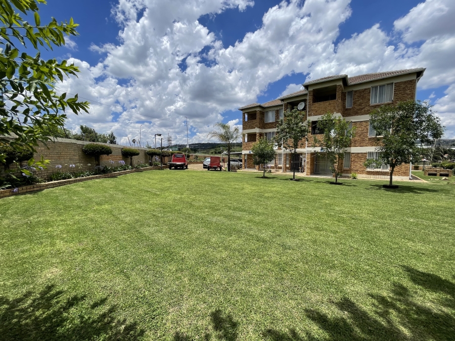 1 Bedroom Property for Sale in Strubensvallei Gauteng