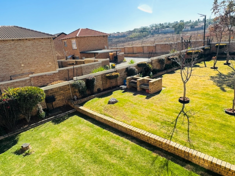 1 Bedroom Property for Sale in Strubensvallei Gauteng