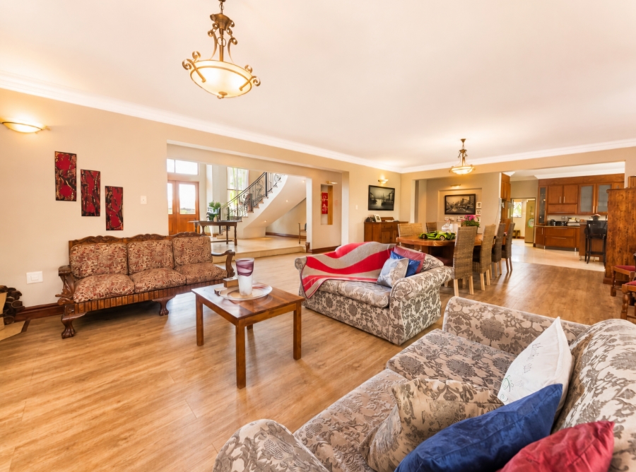 6 Bedroom Property for Sale in Zwavelpoort Gauteng