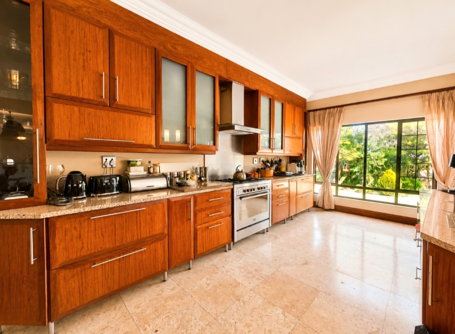6 Bedroom Property for Sale in Zwavelpoort Gauteng