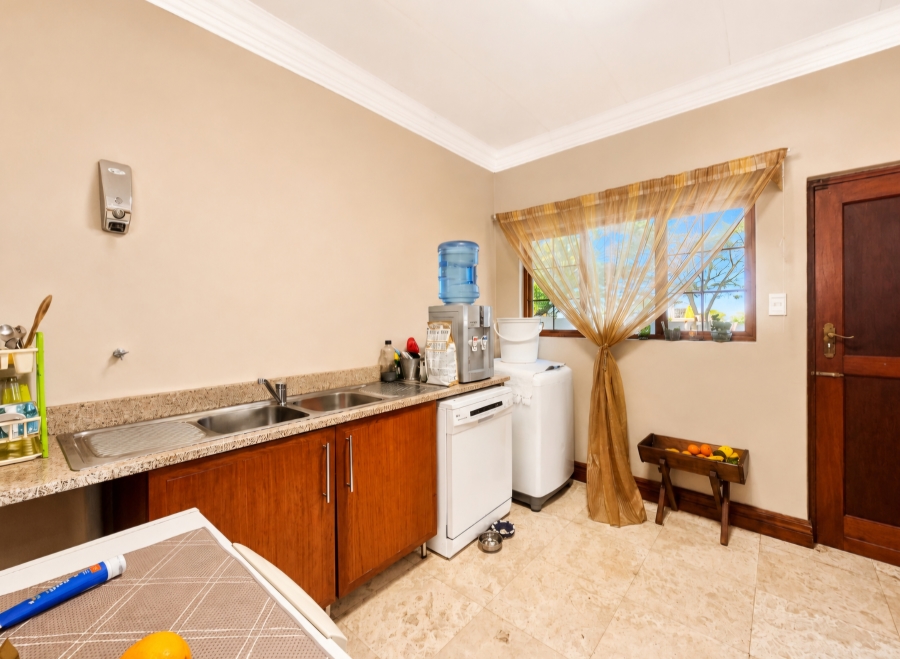 6 Bedroom Property for Sale in Zwavelpoort Gauteng