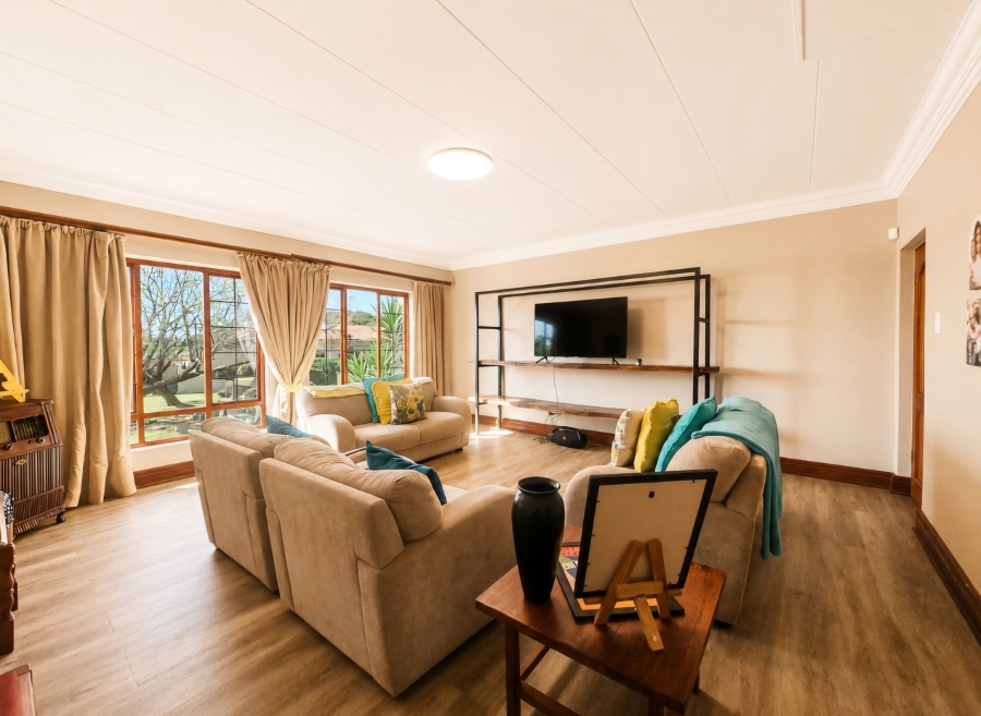 6 Bedroom Property for Sale in Zwavelpoort Gauteng
