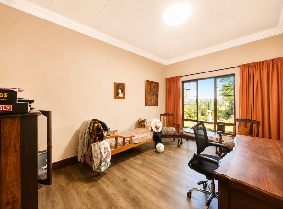 6 Bedroom Property for Sale in Zwavelpoort Gauteng