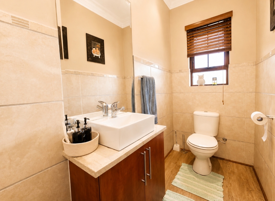 6 Bedroom Property for Sale in Zwavelpoort Gauteng
