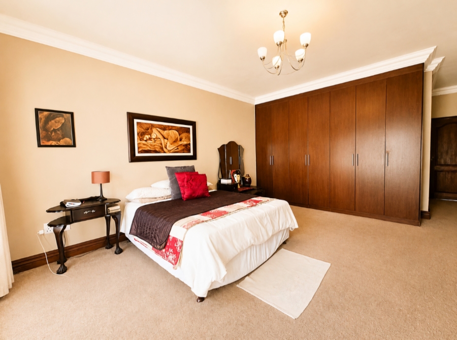 6 Bedroom Property for Sale in Zwavelpoort Gauteng