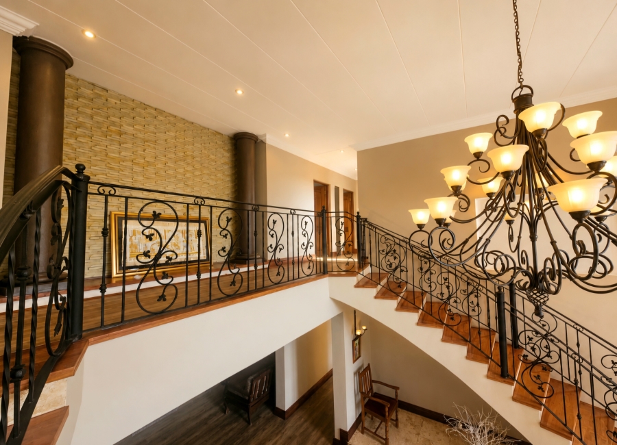 6 Bedroom Property for Sale in Zwavelpoort Gauteng