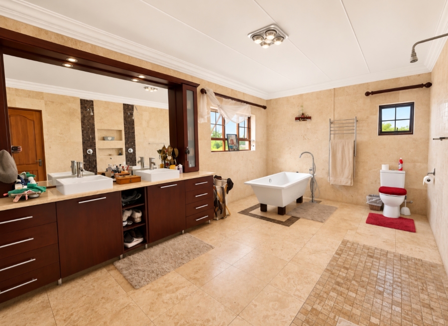 6 Bedroom Property for Sale in Zwavelpoort Gauteng