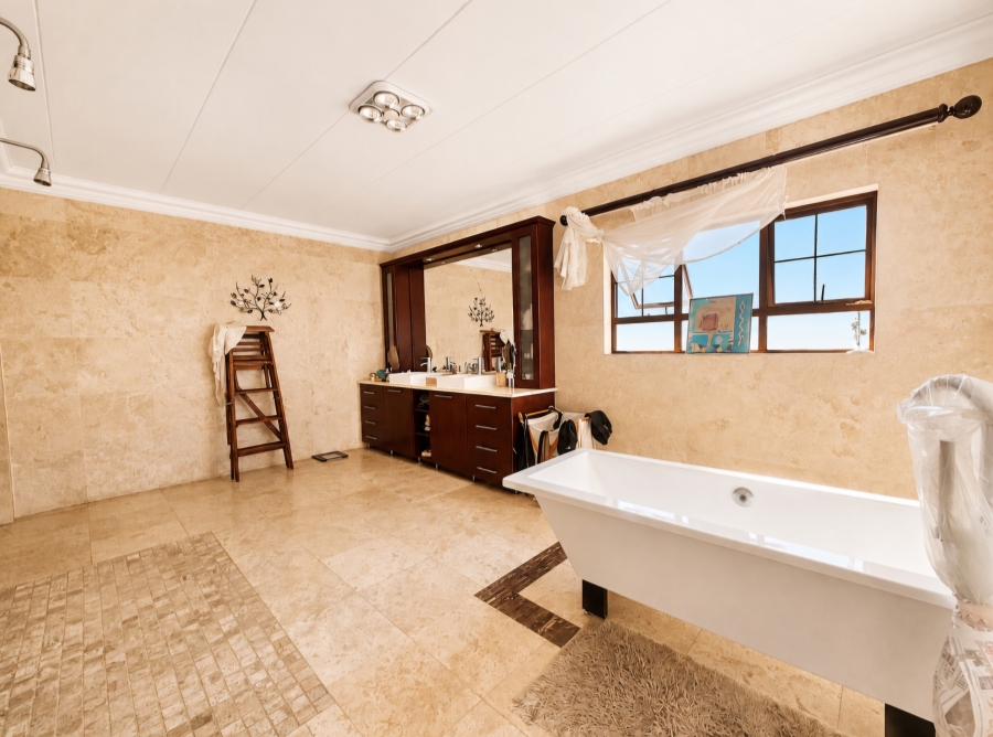 6 Bedroom Property for Sale in Zwavelpoort Gauteng