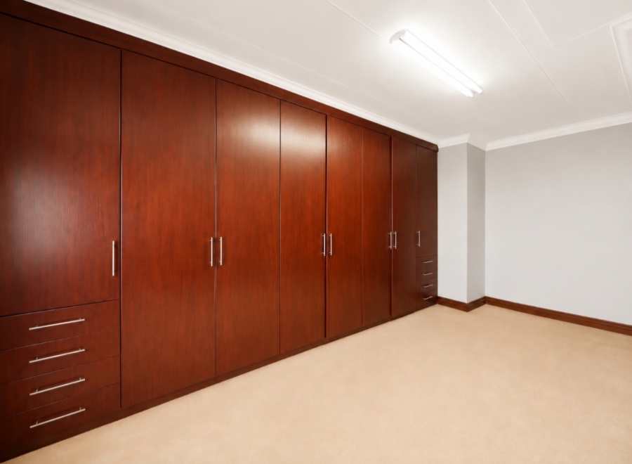 6 Bedroom Property for Sale in Zwavelpoort Gauteng