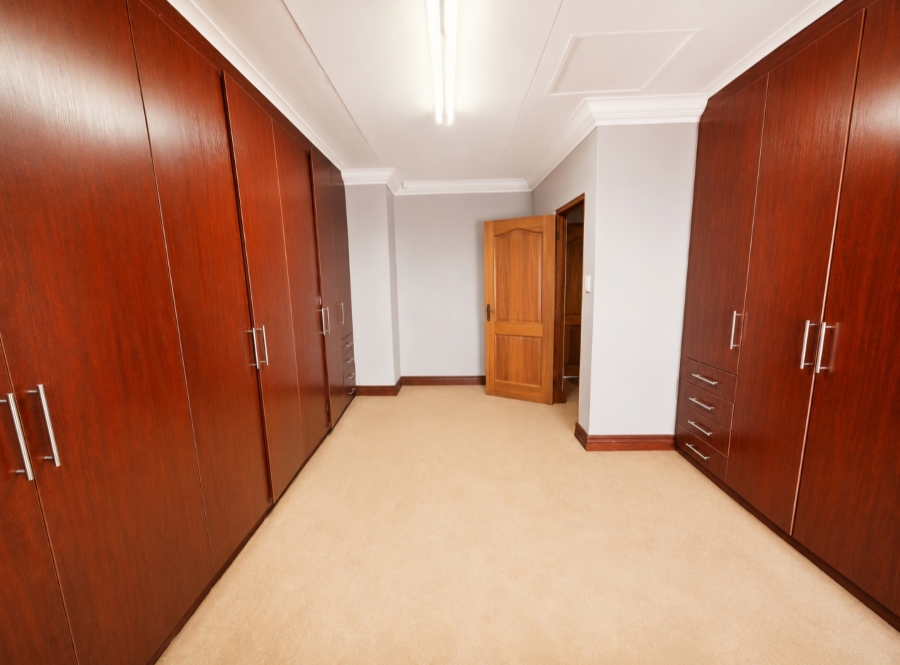 6 Bedroom Property for Sale in Zwavelpoort Gauteng