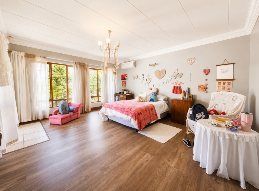 6 Bedroom Property for Sale in Zwavelpoort Gauteng