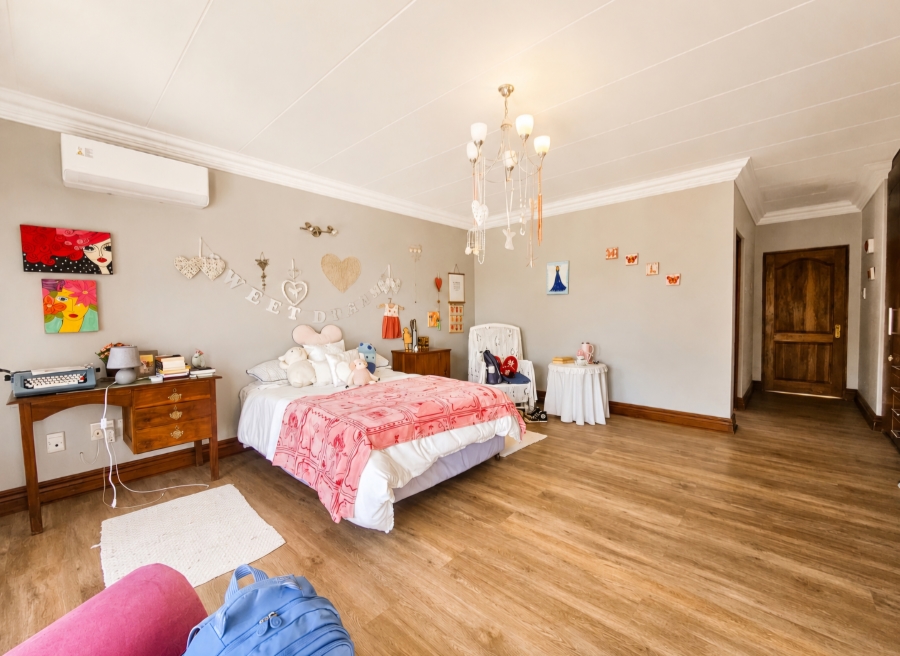 6 Bedroom Property for Sale in Zwavelpoort Gauteng
