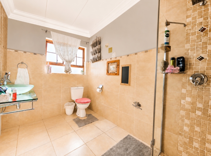 6 Bedroom Property for Sale in Zwavelpoort Gauteng