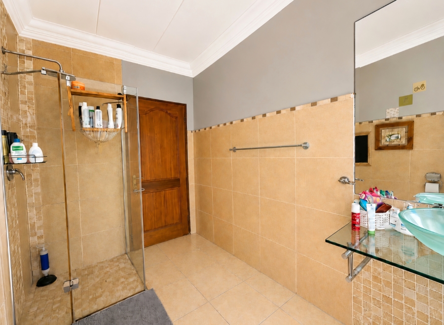 6 Bedroom Property for Sale in Zwavelpoort Gauteng