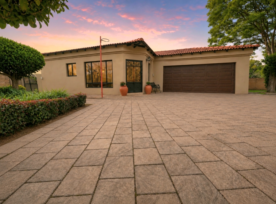 6 Bedroom Property for Sale in Zwavelpoort Gauteng