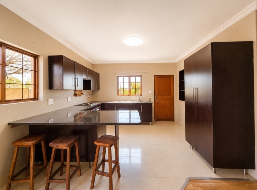 6 Bedroom Property for Sale in Zwavelpoort Gauteng