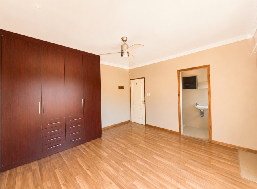 6 Bedroom Property for Sale in Zwavelpoort Gauteng