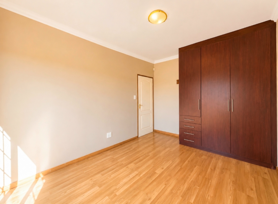 6 Bedroom Property for Sale in Zwavelpoort Gauteng