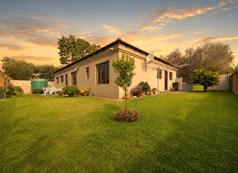 6 Bedroom Property for Sale in Zwavelpoort Gauteng