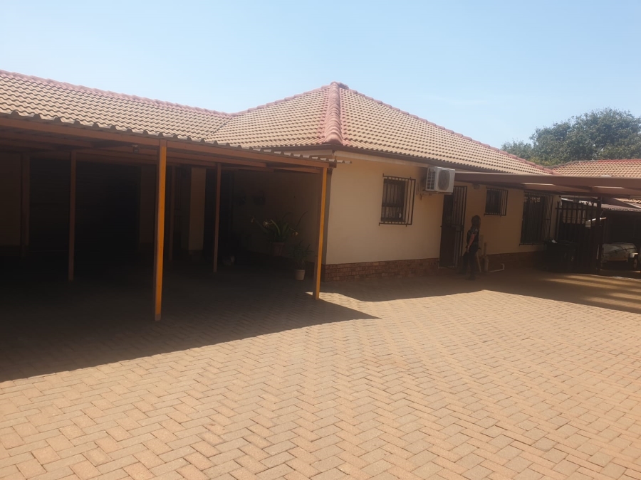 6 Bedroom Property for Sale in Ninapark Gauteng