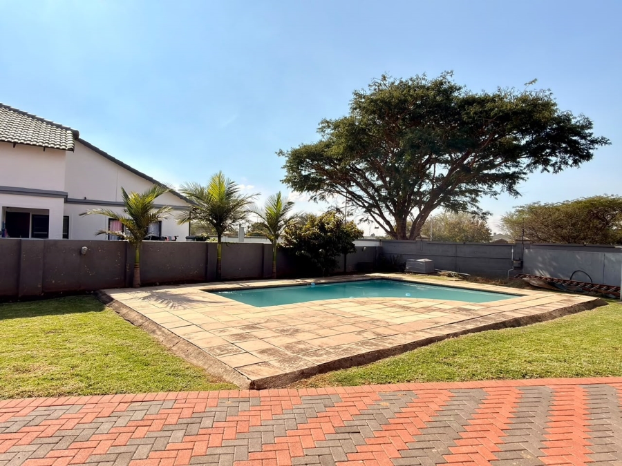 4 Bedroom Property for Sale in Silverwoods Country Estate Gauteng