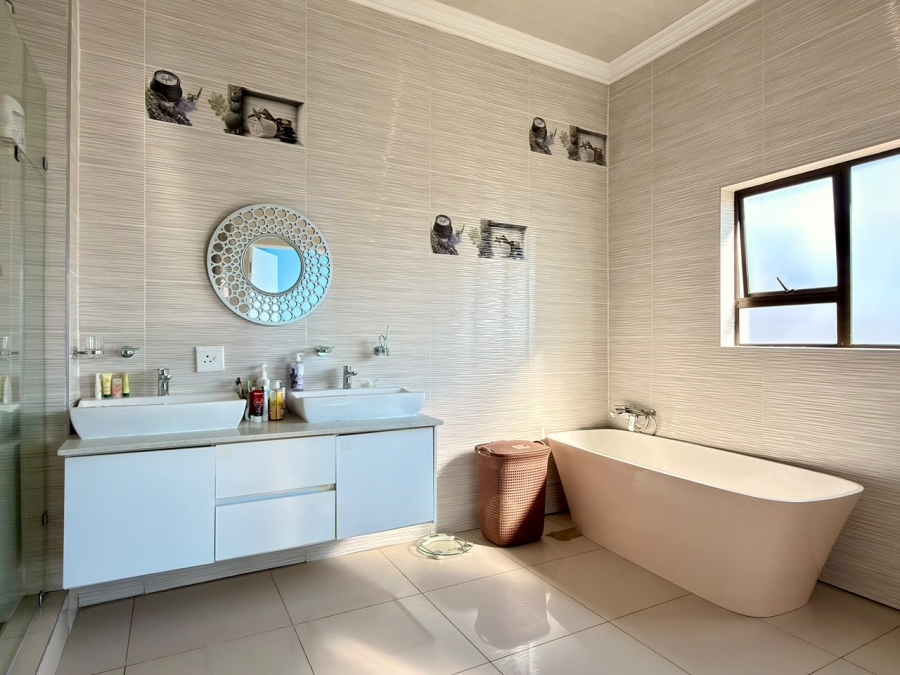 4 Bedroom Property for Sale in Silverwoods Country Estate Gauteng
