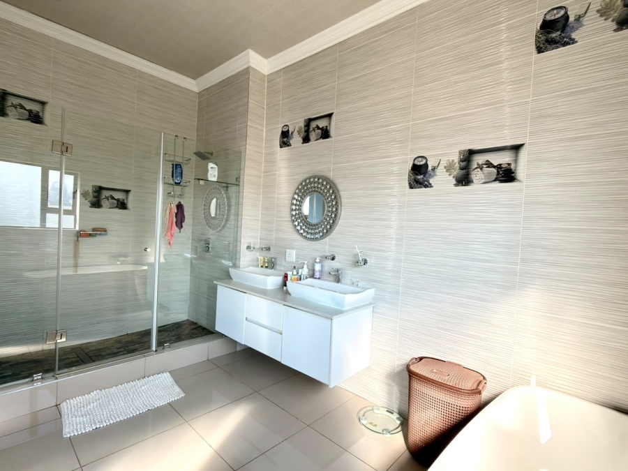 4 Bedroom Property for Sale in Silverwoods Country Estate Gauteng