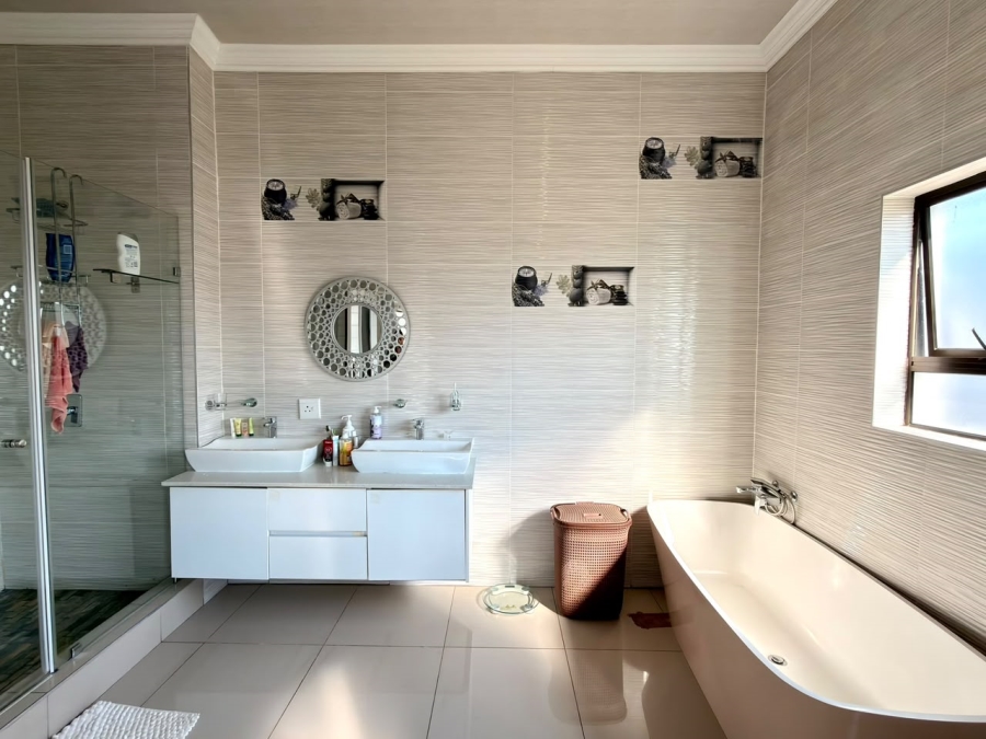 4 Bedroom Property for Sale in Silverwoods Country Estate Gauteng