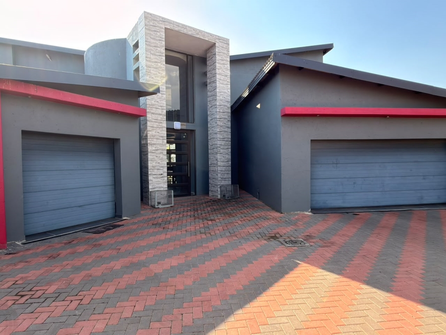 4 Bedroom Property for Sale in Silverwoods Country Estate Gauteng