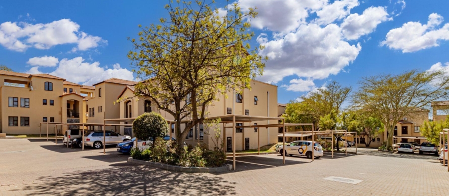 2 Bedroom Property for Sale in Erand Gardens Gauteng
