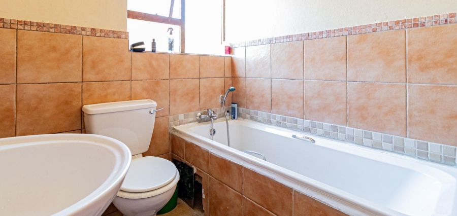 2 Bedroom Property for Sale in Erand Gardens Gauteng