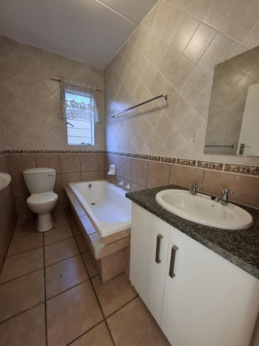 3 Bedroom Property for Sale in Faerie Glen Gauteng