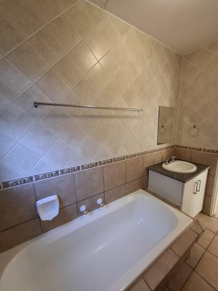 3 Bedroom Property for Sale in Faerie Glen Gauteng