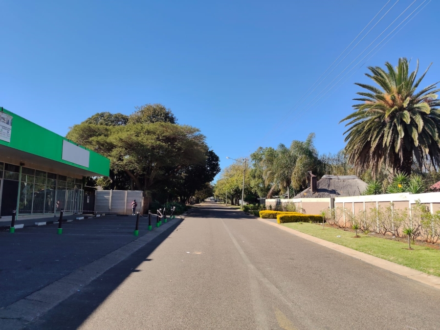 To Let Commercial Property for Rent in Wierda Park Gauteng