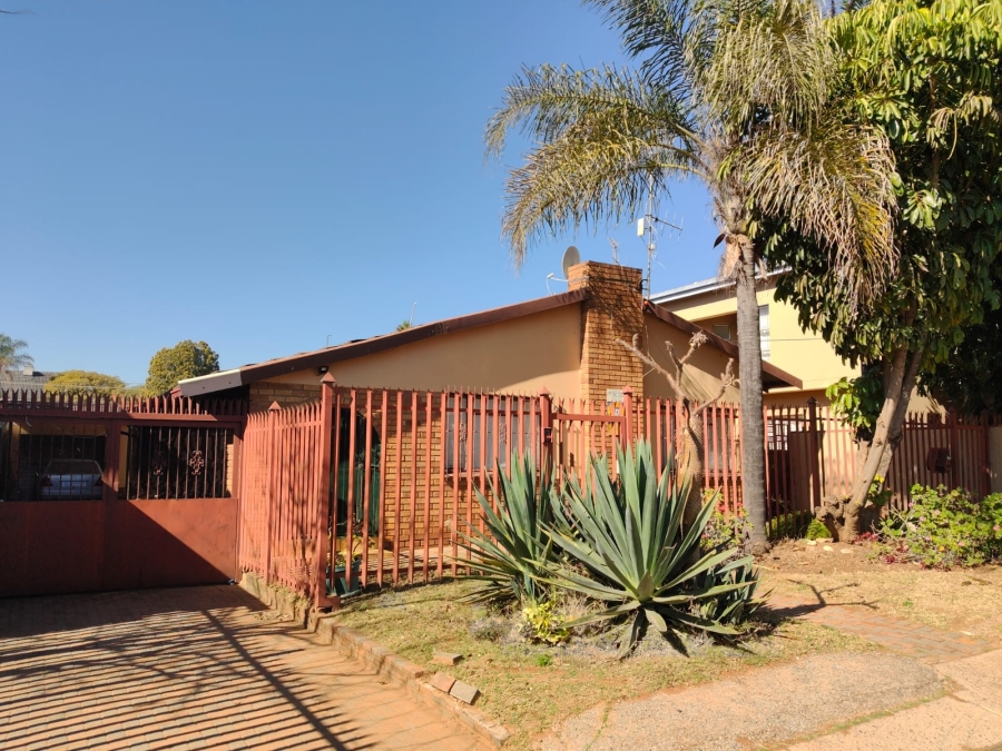 3 Bedroom Property for Sale in Laudium Gauteng