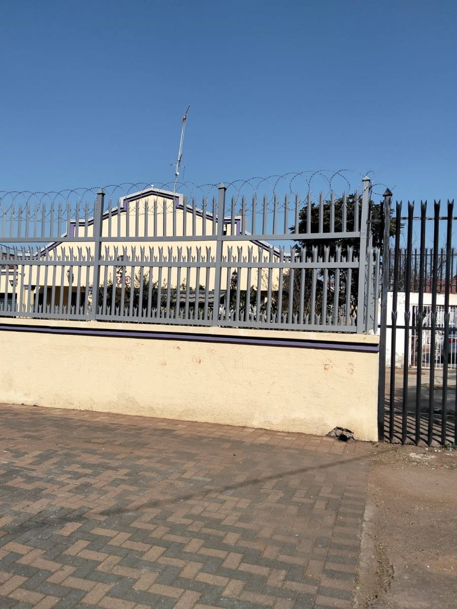 6 Bedroom Property for Sale in Laudium Gauteng