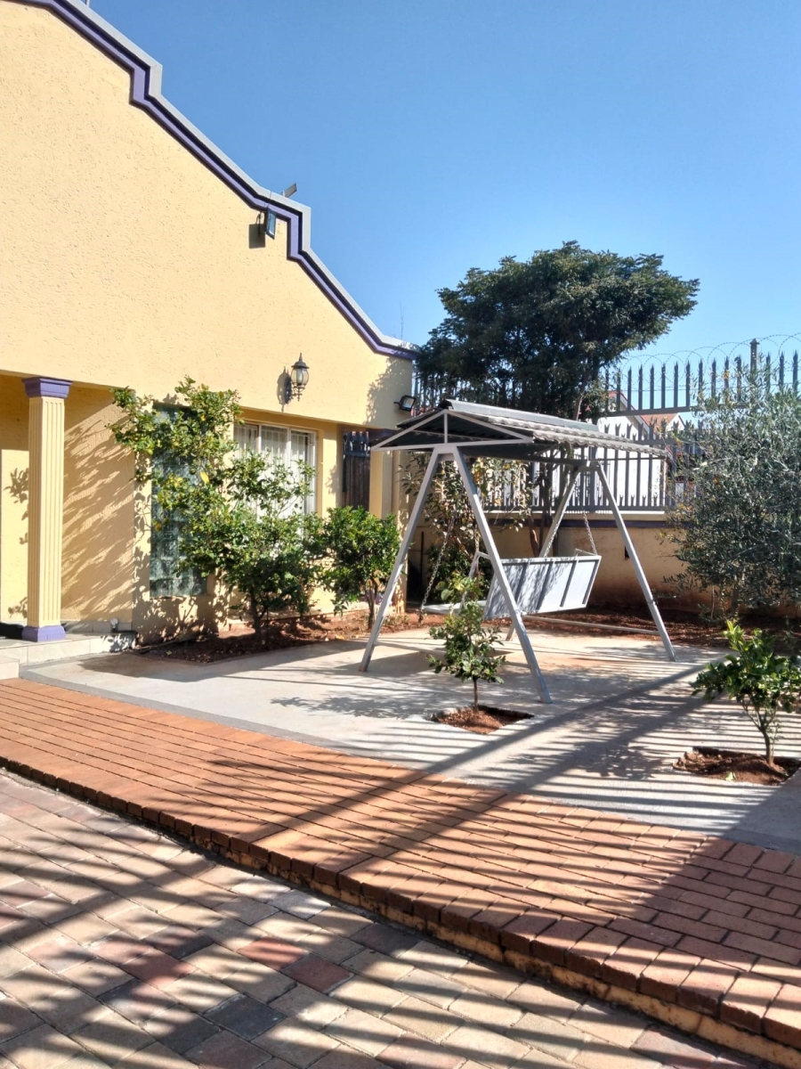 6 Bedroom Property for Sale in Laudium Gauteng