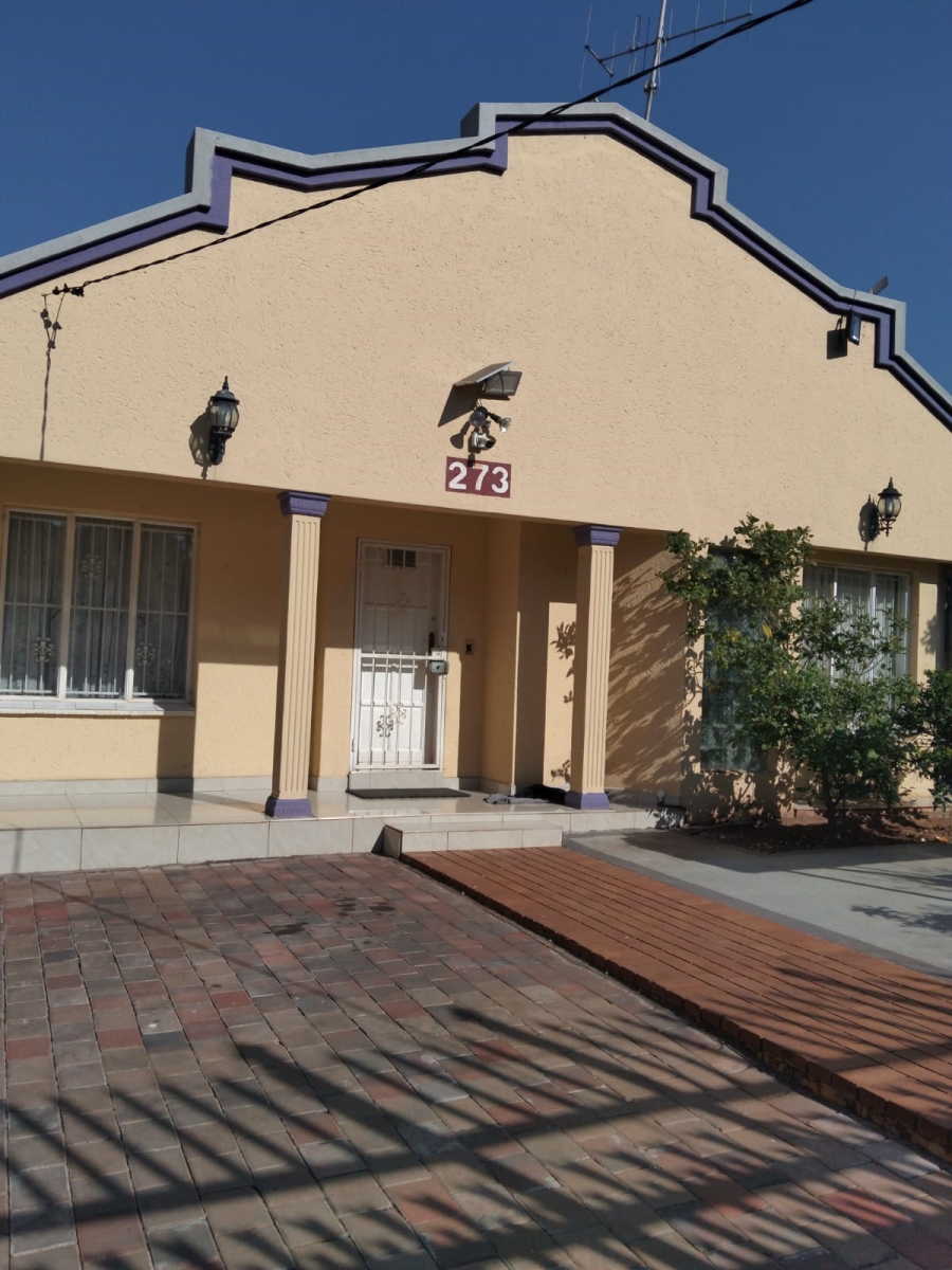 6 Bedroom Property for Sale in Laudium Gauteng