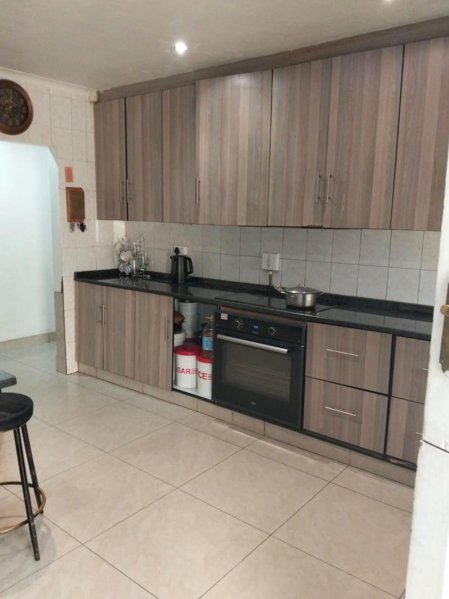 6 Bedroom Property for Sale in Laudium Gauteng