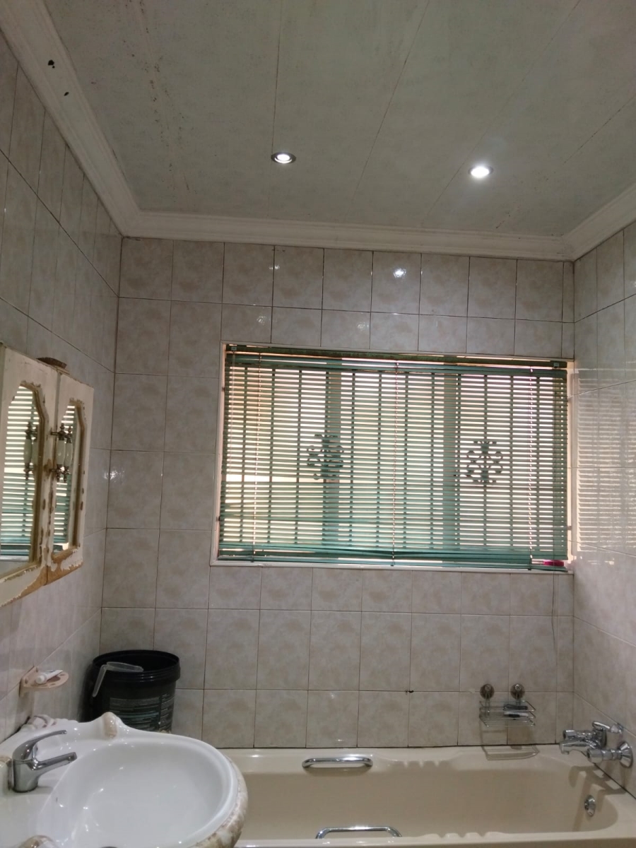 6 Bedroom Property for Sale in Laudium Gauteng