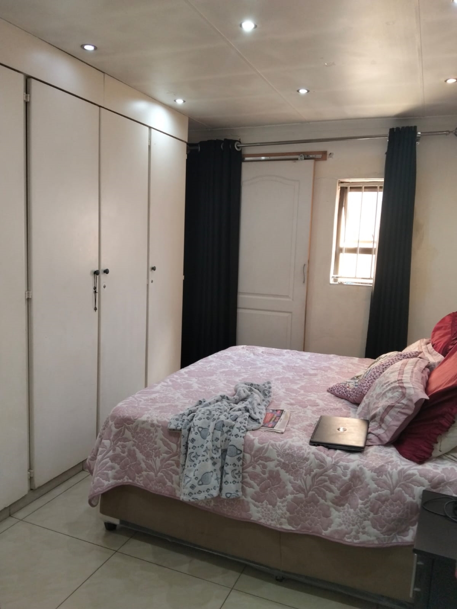 6 Bedroom Property for Sale in Laudium Gauteng